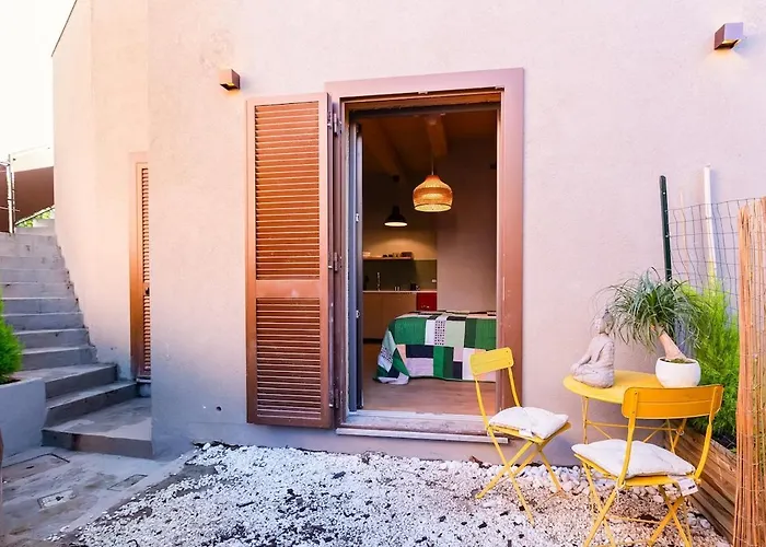 Private Garden 3 Min Walk To Metro *
